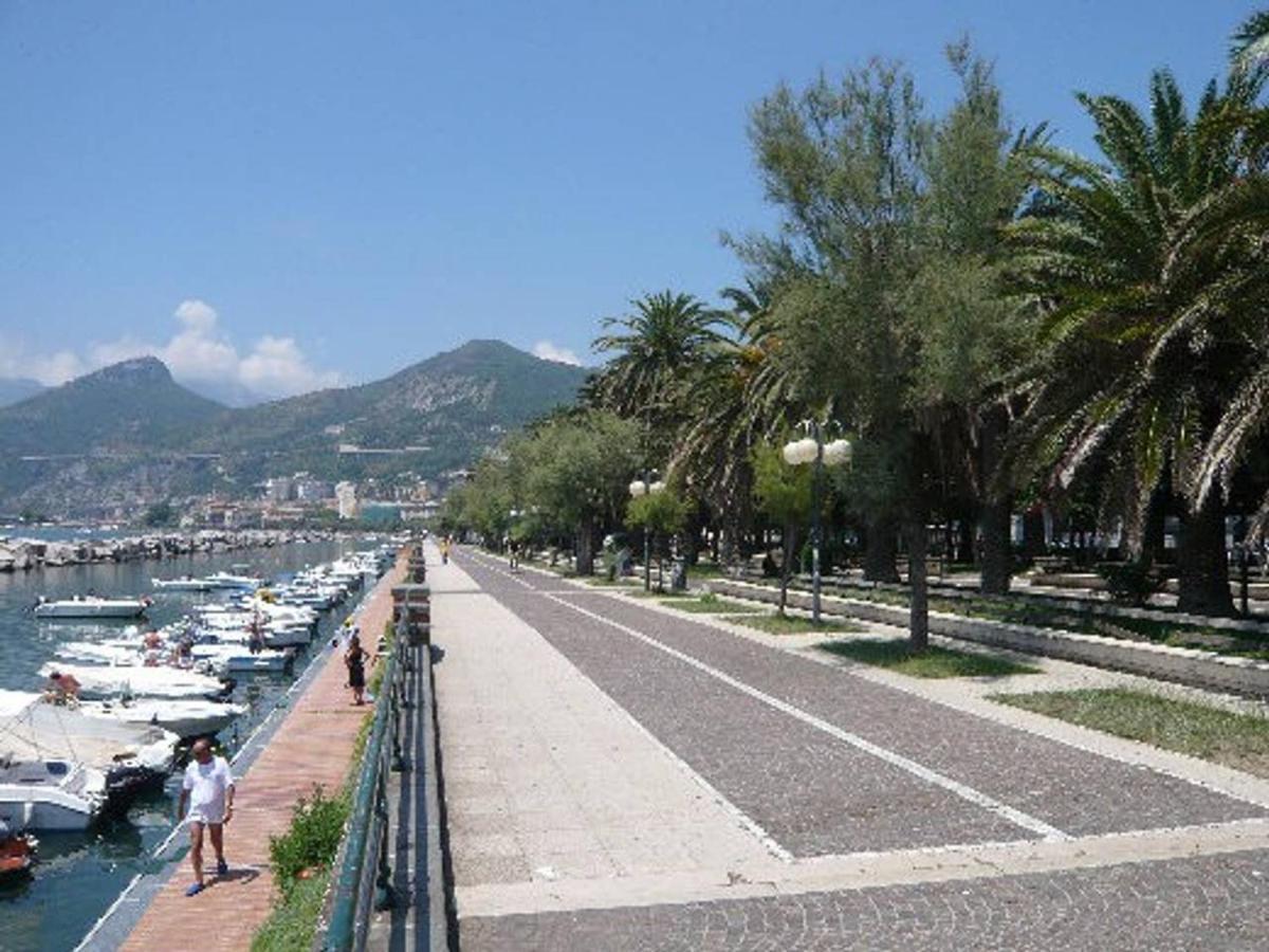 Il sorriso Salerno Exterior foto